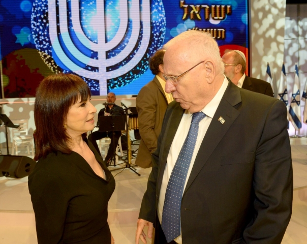 Nurit Hirsh with the President of Israel Reuven Rivlin at the Israel Prize ceremony